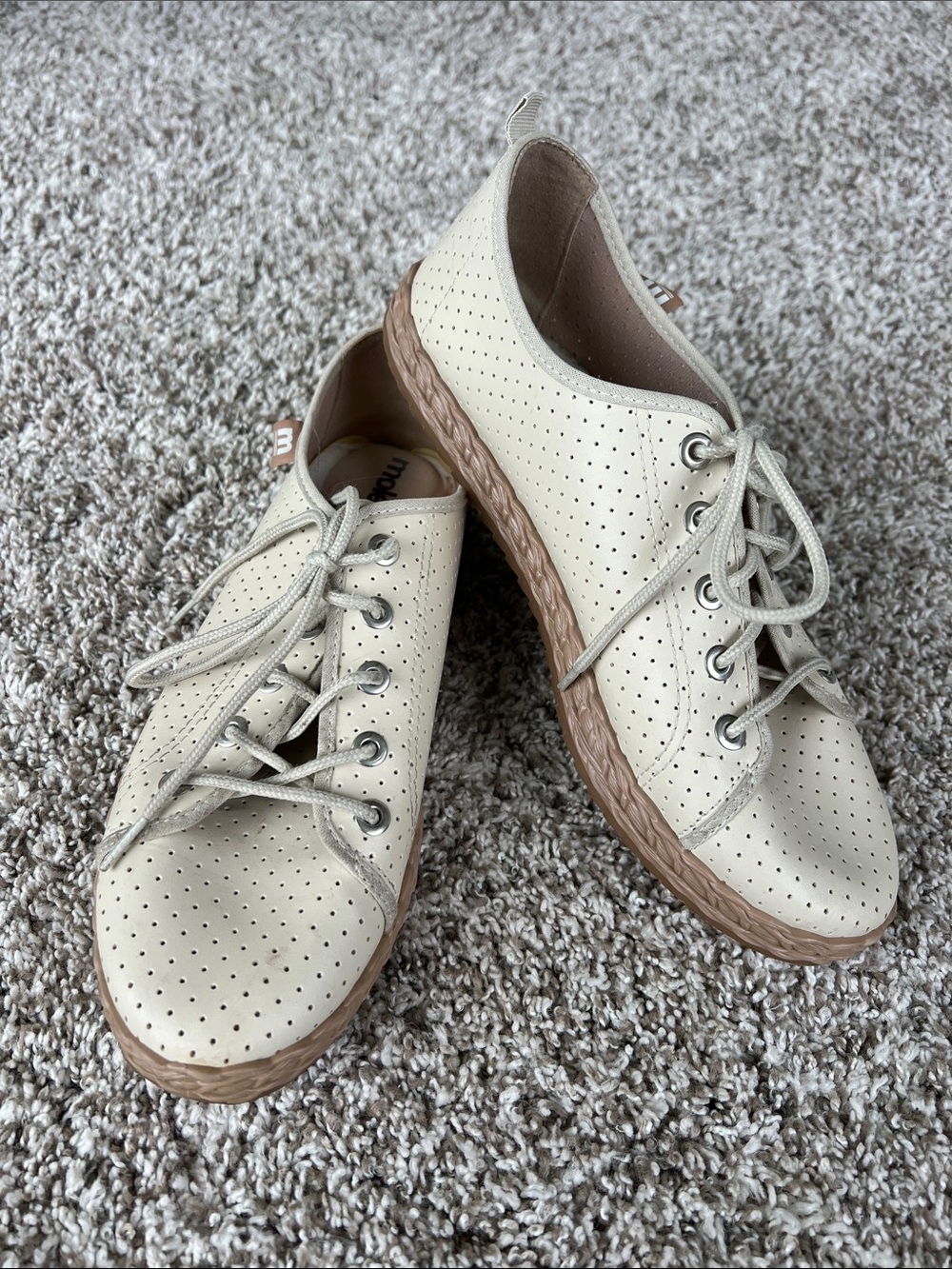 Moleca Women's Tan Lace Up Sneakers Size 8